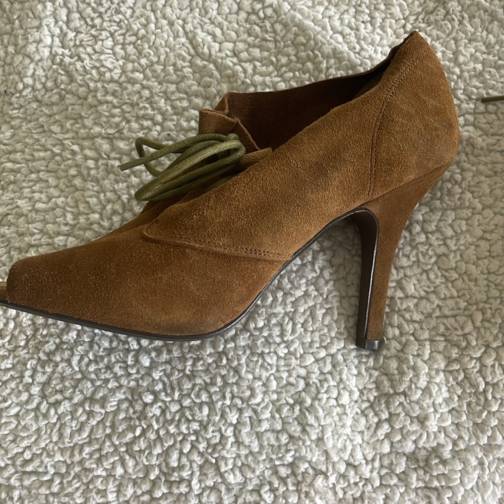 Euc- Bcbg Open Toed Shoes - image 3